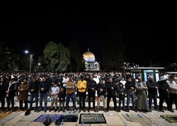 Sa Palestincima nema pogodbe i sile koja će ih odvojiti od Gospodara, 70.000 vjernika na teravije