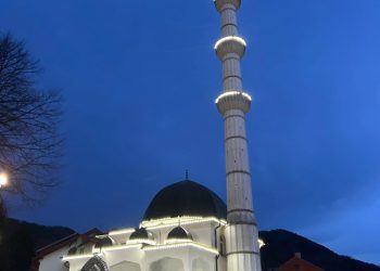 Ezan za teravije sa džamije u Srebrenici