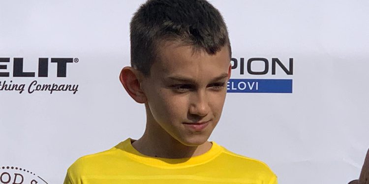 Još jedan uspjeh novopazarskih atletičara, Alen Sejdović prvi na 800 metara na Plava Laguna polumaratonu