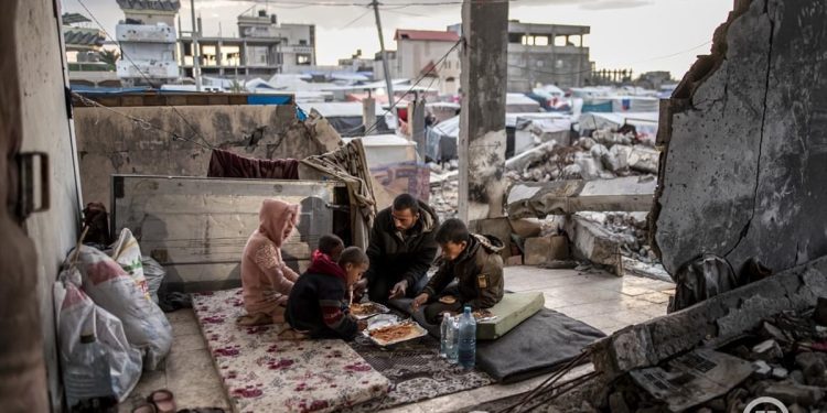 Palestinska porodica iftari na ruševinama svoje kuće, njima je vjera uvijek na prvom mjestu