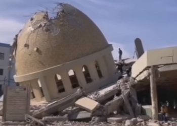 Gaza: Sa porušene džamije plačljivi glas uči ezan