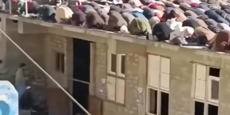 Video snimak koji topi srca vjernika, ovaj narod se ne da pokoriti osim Gospodaru