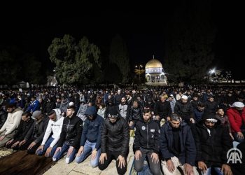 U noći Lejletul Bedr Palestinci napunili džamiju Al Aksa, uprkos zabrani cionista