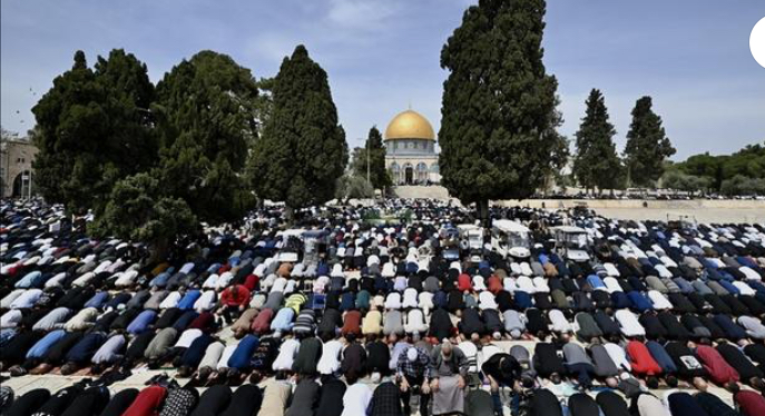 Srca vjernika Palestine pokorna samo Allahu dž.š., oko 125.000 klanjalo džumu
