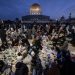 Iftar u dvorištu džamije Al Aksa uz Kur’an i namaz, Palestinci pripadnici Ummeta