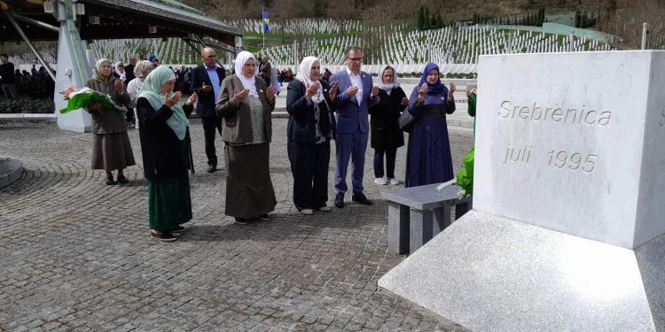 21 godina od prve dženaze i početka rada Memorijalnog centra Potočari