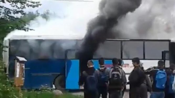 Autobus sa đacima prvacima se zapalio, pošli na ekskurziju