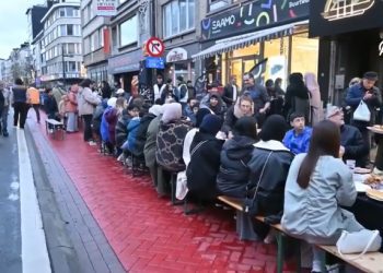 U Belgiji postavljen iftarski stol dugačak čak dva kilometra