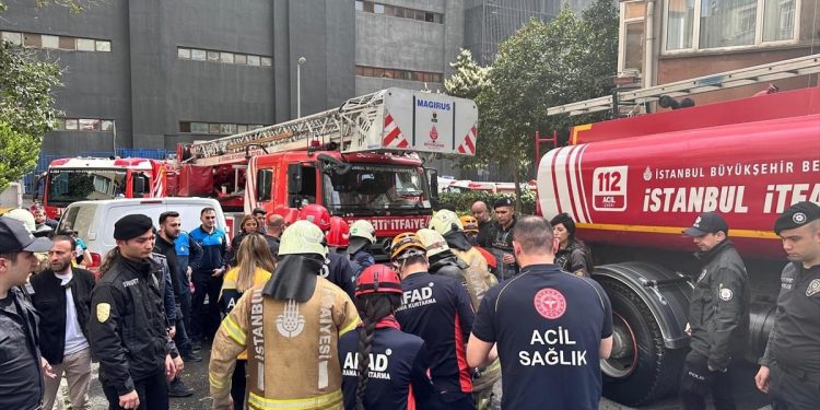 U požaru višespratnice u Istanbulu stradalo 12 a povrijeđeno 11 osoba