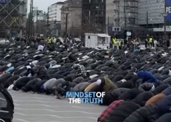 Danska: Obavljanje džume na gradskom trgu, džaba im da pale Kur’an- srca ne mogu