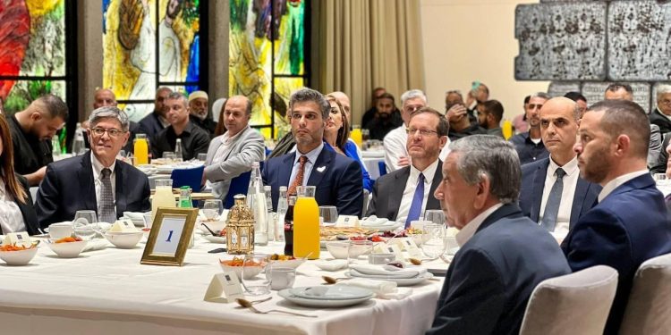 Ambasador UAE na iftaru sa cionistima, žalosno šta rade arapski lideri za vrijeme genocida u Gazi