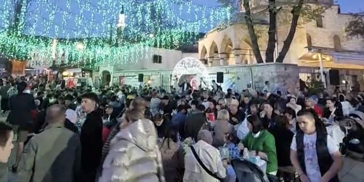 Sarajevo: Iftar na Baščaršiji u prelijepoj atmosferi