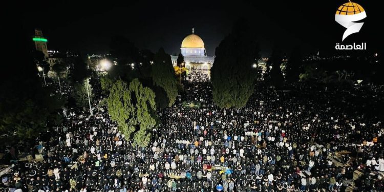 Ovo je slobodni, hrabri palestinski narod koji se ničega ne boji. 200.000 vjernika sinoć na molitvu