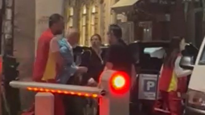Dinu Merlin pozlilo u lokalu na Baščraršiji, odvela ga hitna pomoć
