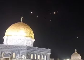 Snimci napada Irana sa oko 300 dronova i raketa, napadu se pridružili Huti i Hesbollah