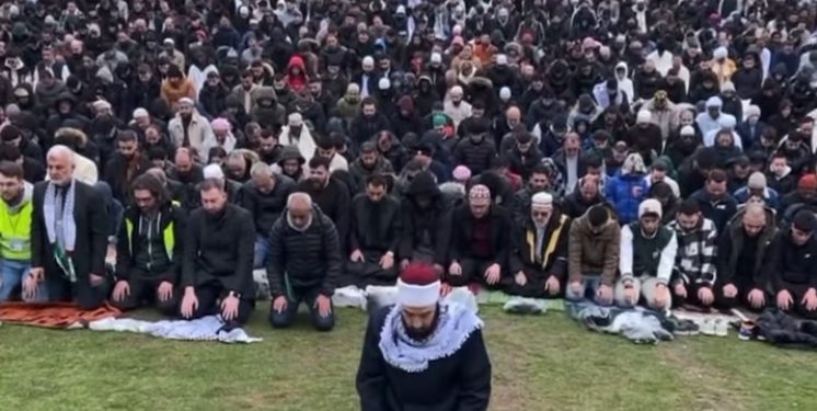 Švedska: Veliki broj vjernika klanjao Bajram u Malmeu