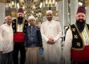 BiH imam se pojavio u Poslanikovoj džamiji u narodnoj nošnji