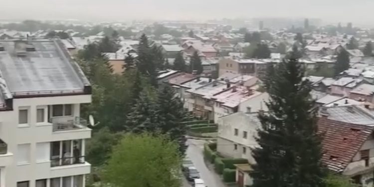 Stigla najavljena promjena vremena, kiša pada a u Sarajevu snijeg