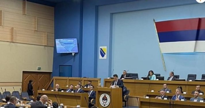 Poslanici RS usvojili izvještaj kojim se negira genocid u Srebrenici