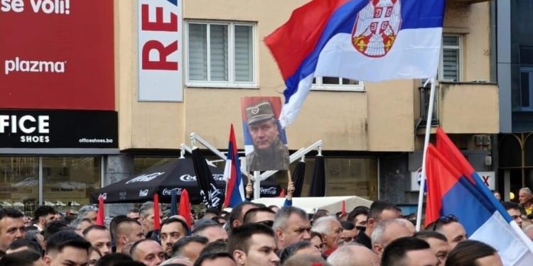 Dodik na propalom mitingu vrijeđao BiH, negirao genocid a sve u prisustvu političkog vrha Srbije