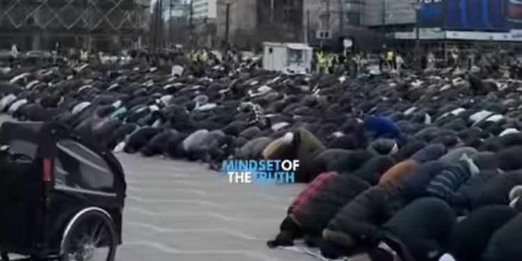Danska: Hiljade ljudi klanjalo džumu na gradskom trgu