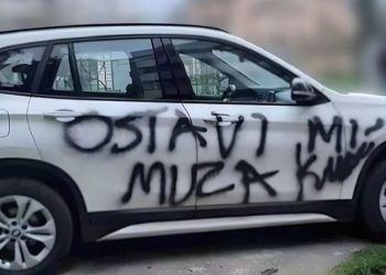 Upropastila džipa svalerki svoga muža, sprejom ostavila poruku