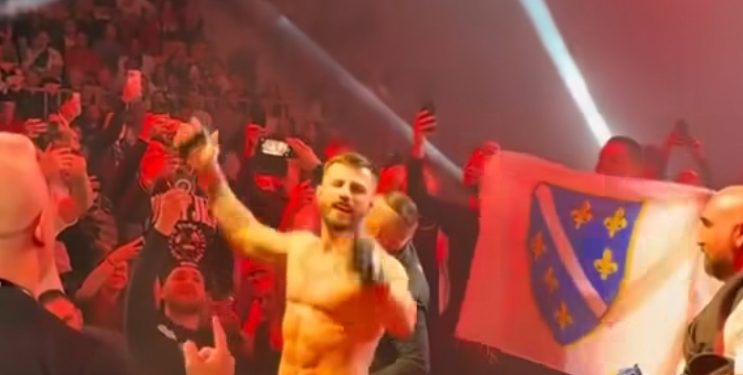 Bosanac sa BiH zastavom i pjesmom ušao u ring pa razbio Alžirca