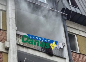 Novi Pazar: Požar u zgradi, iz stana gust dim