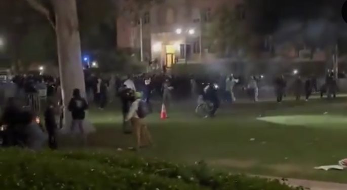 Američka policija brutalna u razbijanju studentskih demonstracija, ali oni uporni