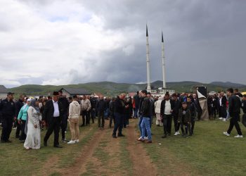 Kiša nije smetala ljubiteljima vašara da se okupe u Delimeđama, počela sezona