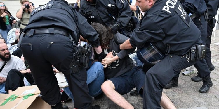 Njemačka: Propalestinski protest studenata, policija tukla i hapsila