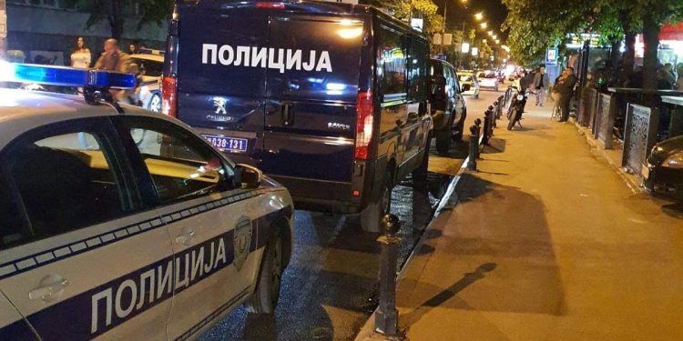 Novi Pazar: Grupa mladića napala D.A. zadavši mu više uboda nožem