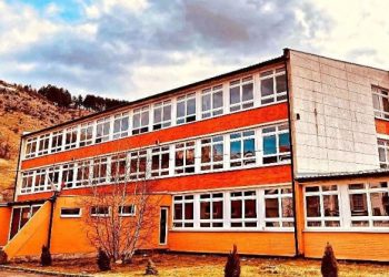 Srednjoškolci koji odaberu dualni model obrazovanja dobiće po 5.000 dinara od države