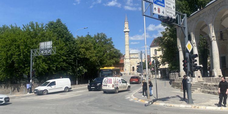 Danas uglavnom toplo, ali stižu jaki pljuskovi. Aktiviran žuti meteoalarm