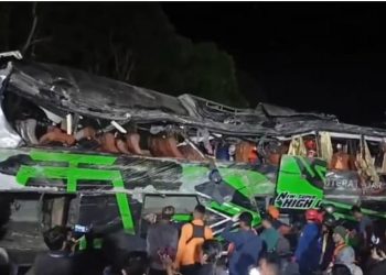 Tragična maturska ekskurzija: Najmanje 11 poginulih i 10 povređenih u stravičnoj autobuskoj nesreći (VIDEO)