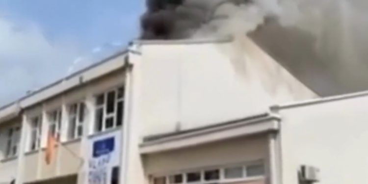 Polumaturanti obilježavali  kraj školovanja pa zapalili krov škole