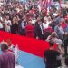 Ispred Vlade Crne Gore okupljaju se  srpske pristalice zbog rezolucije UN o genocidu u Srebrenici