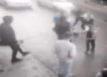 Grupa muškaraca napala maloljetnika u centru Novog Pazara VIDEO