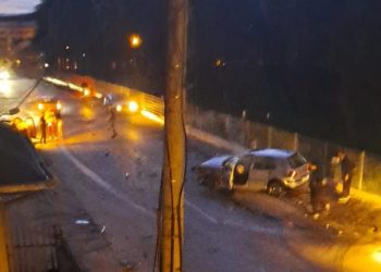Sjenica: Sudar tri vozila, jedan od automobila od velike brzine  presjekao banderu