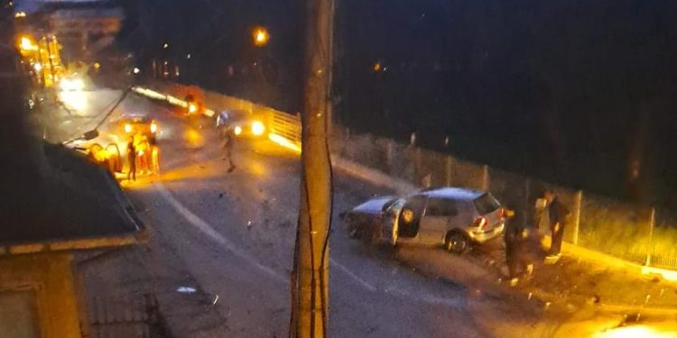 Sjenica: Sudar tri vozila, jedan od automobila od velike brzine presjekao banderu