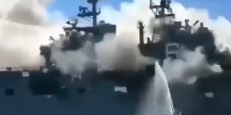 Huti pogodili Američki ratni brod, ima stradalih