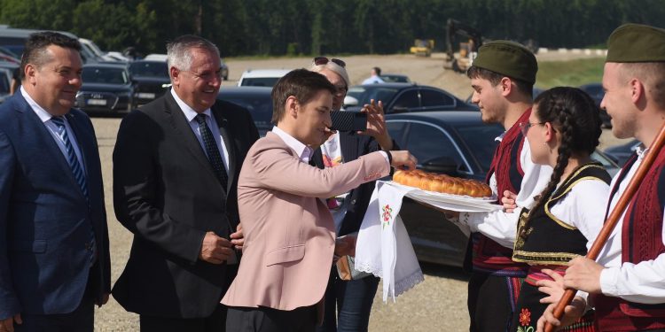 Sutra Svesrpski sabor, rukovodstvo Srbije dočekalo kolege iz entiteta RS