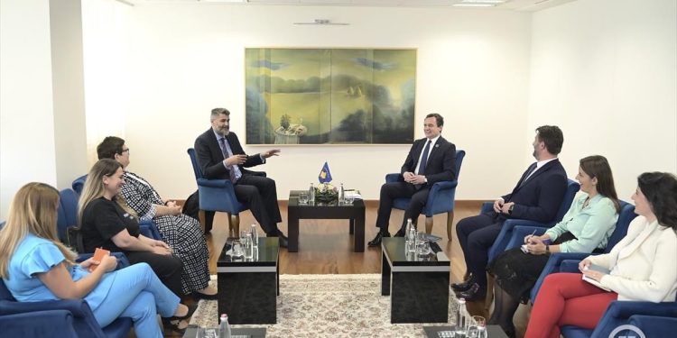 Kosovo: Kurti ugostio direktora MC Srebrenica, Emira Suljagića