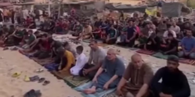 Bajram namaz u ruševinama, stanovnici u severnom dijelu Gaze VIDEO