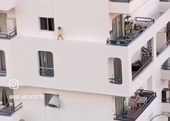 Šetnja male djevojčice po ivici višespratnice ledi krv u žilama VIDEO