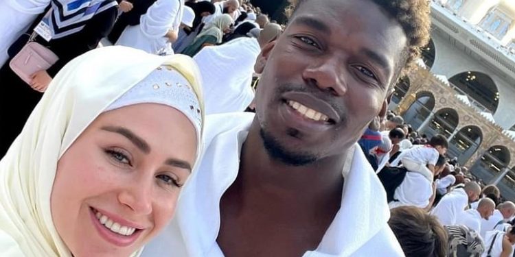 Dok fudbaleri igraju ili prate EP, Paul Pogba obavlja hadž sa suprugom