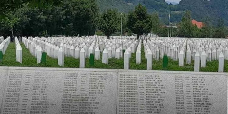 Kolektivna dženaza za 14 žrtava genocida u Srebrenici, dva brata i maloljetni Beriz
