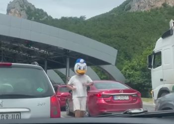 Počele gužve na graničnim prelazima, pogledajte šta se crnogorci dosjetili