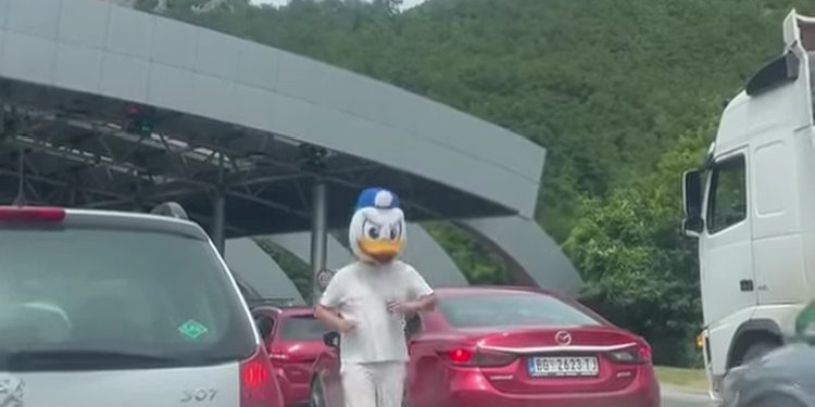 Počele gužve na graničnim prelazima, pogledajte šta se crnogorci dosjetili