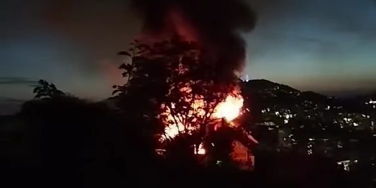 UBIO BRATA I SNAJU, ZAPALIO KUĆU, PA IZVRŠIO SAMOUBISTVO